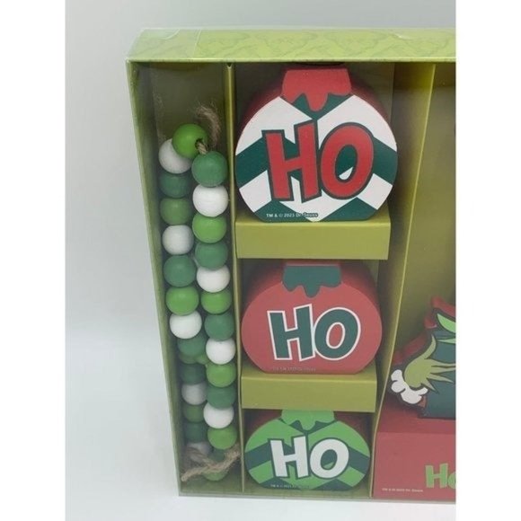 Dr. Seuss The Grinch Christmas 5 Piece Decorating Set & 3 Piece Wood Block Set - Picture 5 of 12